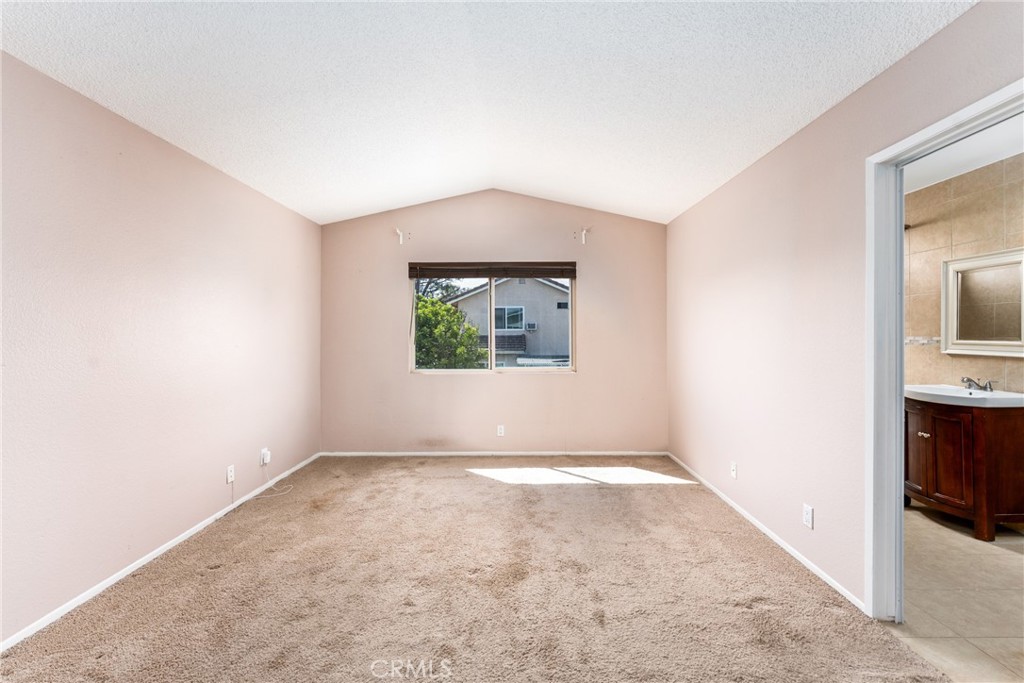 1076 N Ironwood Avenue Property Photo 25