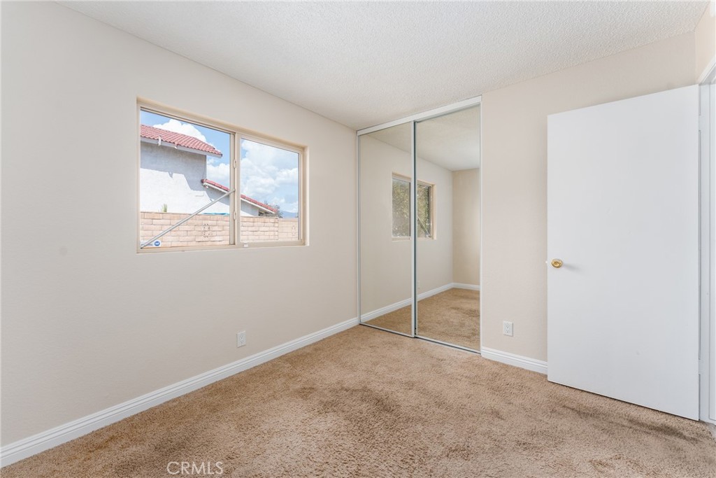 1076 N Ironwood Avenue Property Photo 27