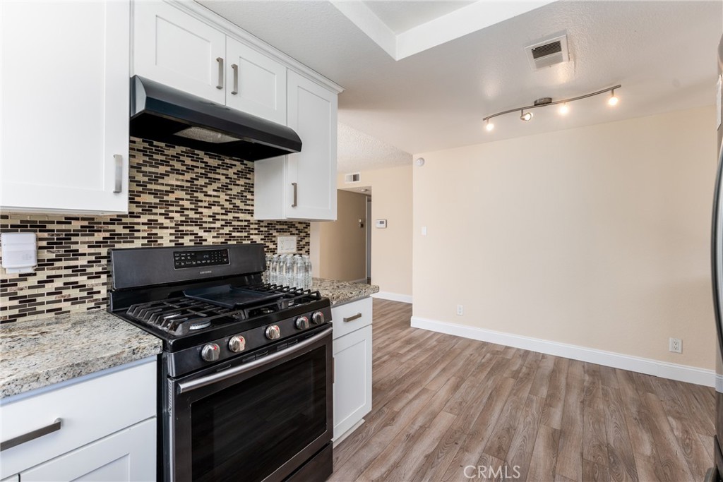1076 N Ironwood Avenue Property Photo 29
