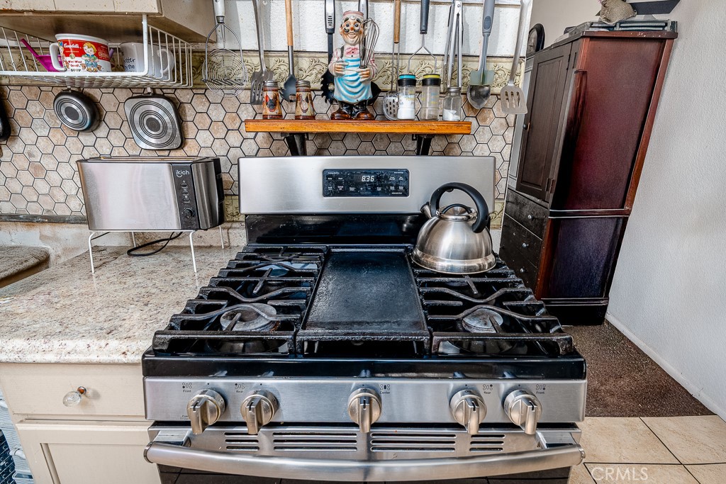 698 W 8th Street Property Photo 17
