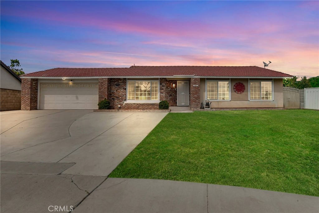 1014 W Pinedale Avenue Property Photo 1