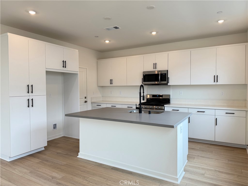 15746 Catrepillar Property Photo 6