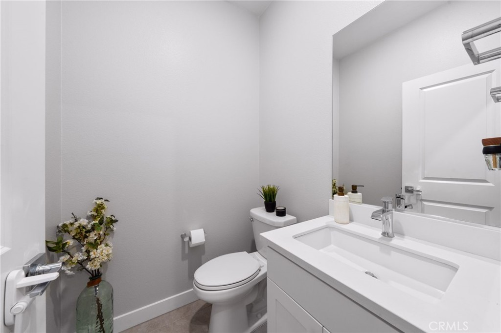 2427 Huron Road Property Photo 8