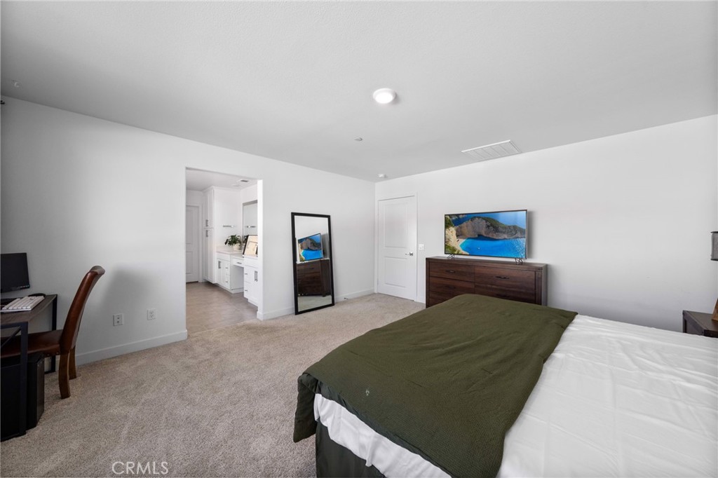 2427 Huron Road Property Photo 22