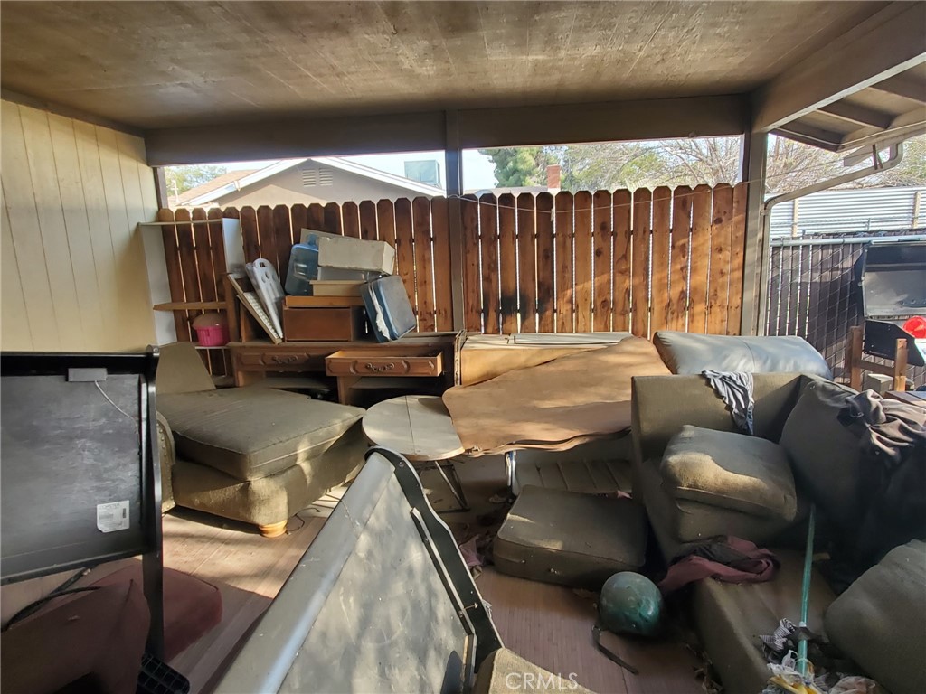 8964 Evergreen Avenue Property Photo 5