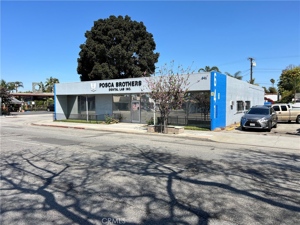 641 W Willow Street Property Photo 2