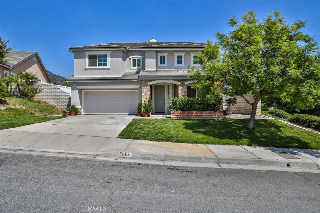 6807 N Huntington Drive