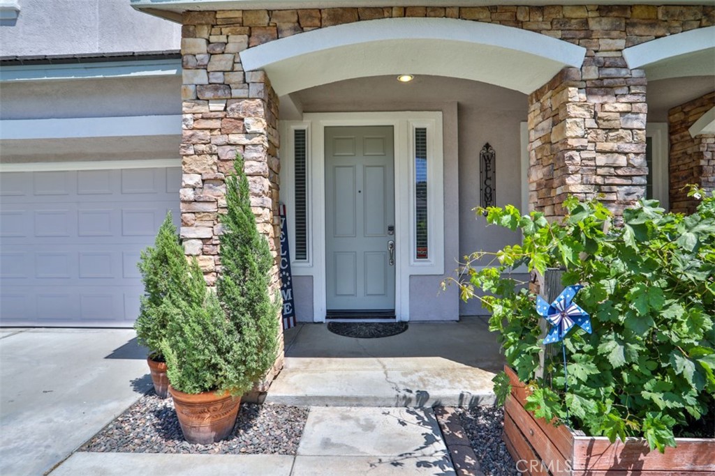 6807 N Huntington Drive Property Photo 3
