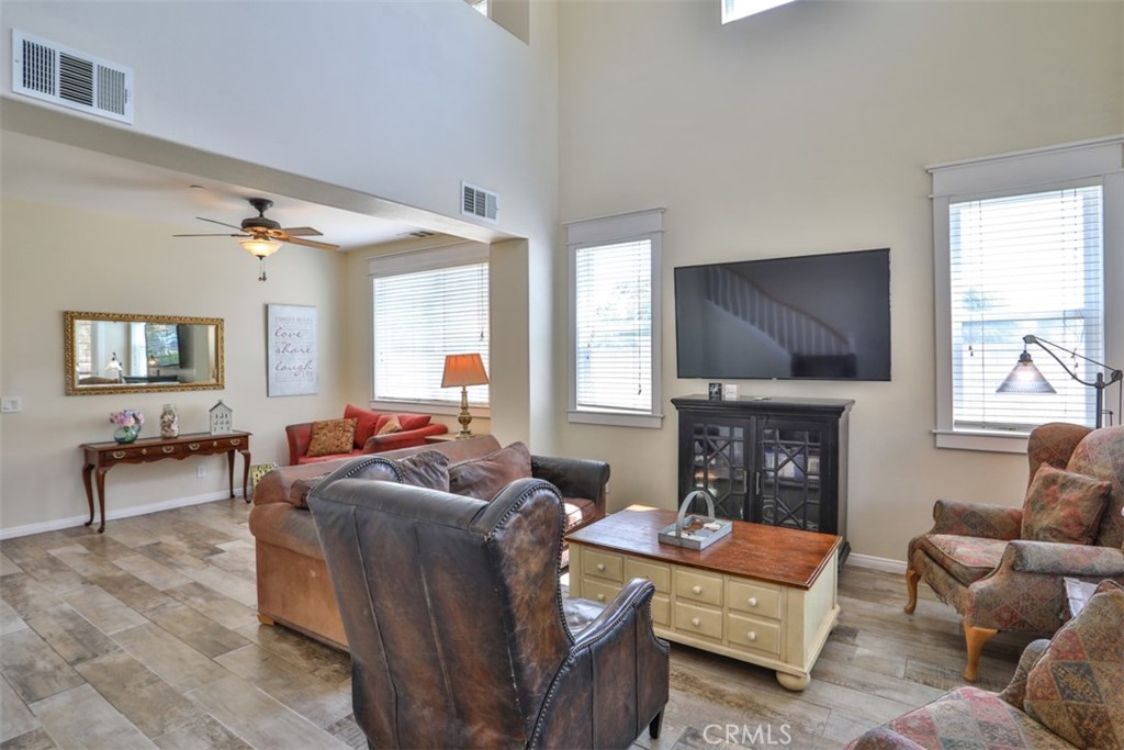 6807 N Huntington Drive Property Photo 5