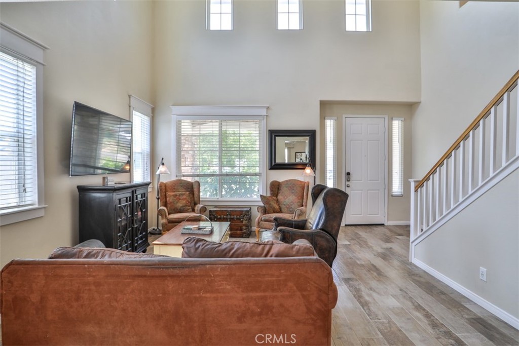 6807 N Huntington Drive Property Photo 8