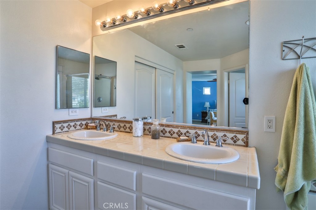 6807 N Huntington Drive Property Photo 42