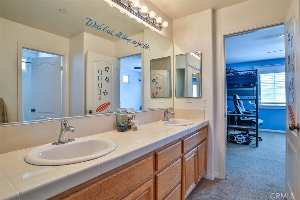 6807 N Huntington Drive Property Photo 48