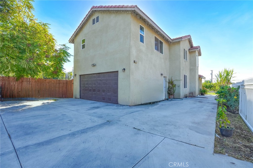 1365 N Crescent Avenue Property Photo 1