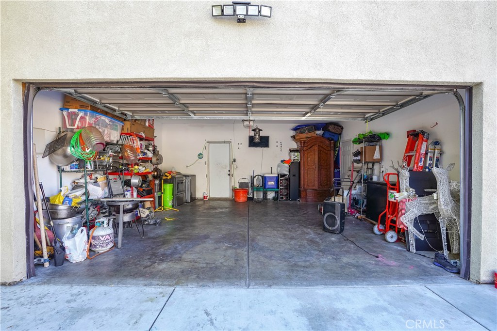 1365 N Crescent Avenue Property Photo 4