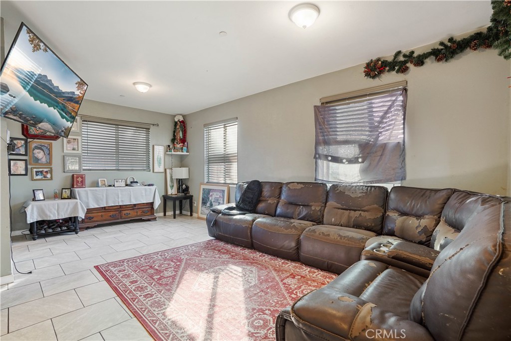 1365 N Crescent Avenue Property Photo 10