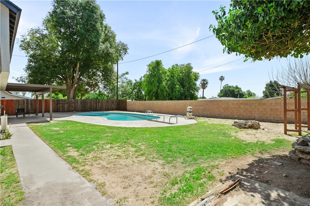 615 E Home Street Property Photo 32