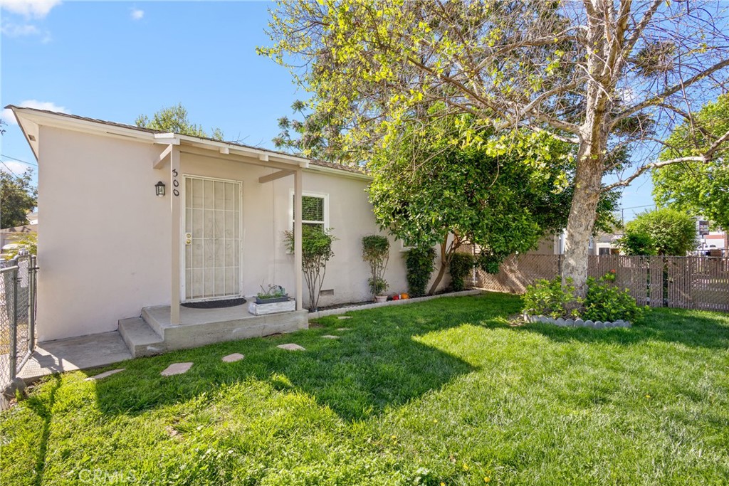 300 W Tujunga Avenue Property Photo 1