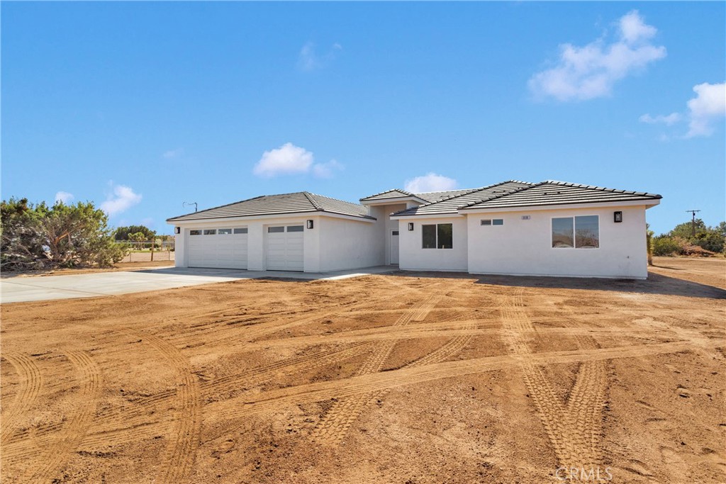 8698 Oakwood Avenue Property Photo 2