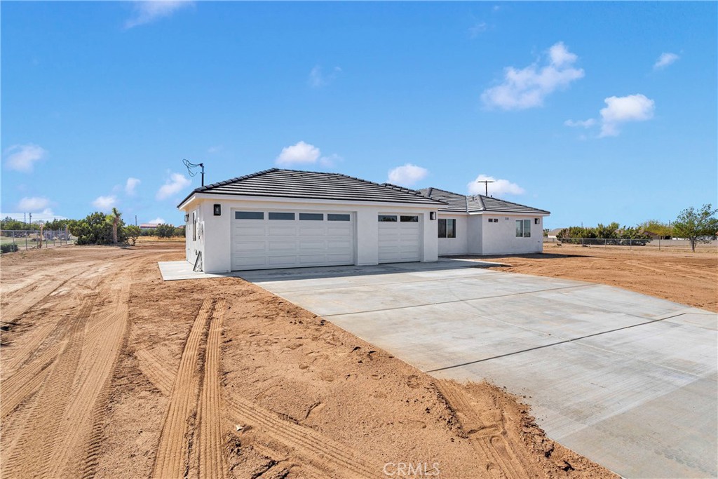8698 Oakwood Avenue Property Photo 3