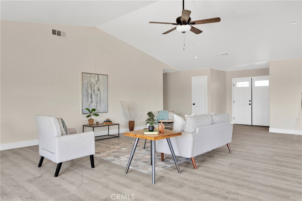 8698 Oakwood Avenue Property Photo 10