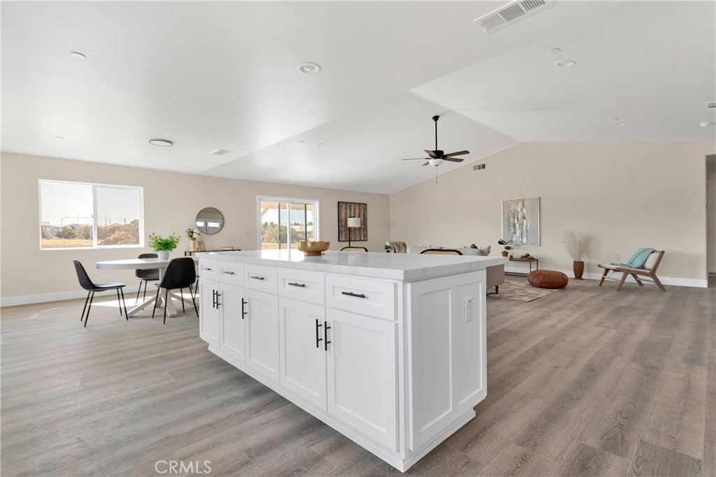 8698 Oakwood Avenue Property Photo 18