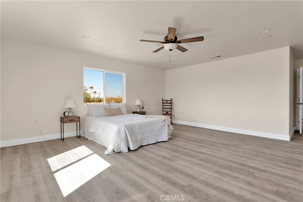 8698 Oakwood Avenue Property Photo 21