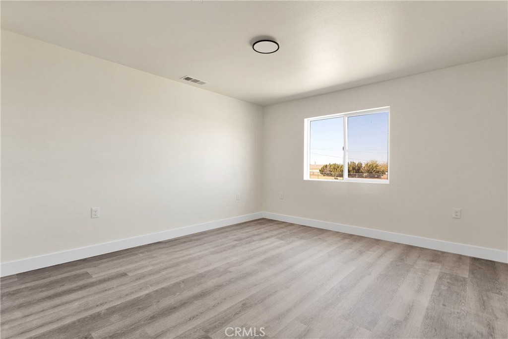 8698 Oakwood Avenue Property Photo 29