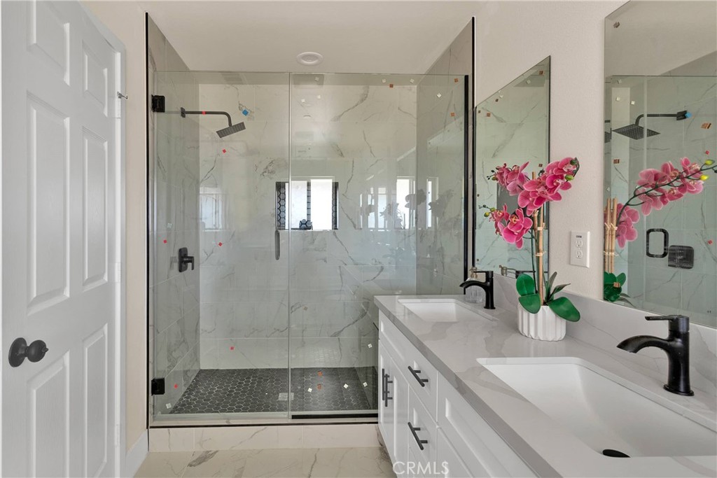 8698 Oakwood Avenue Property Photo 31