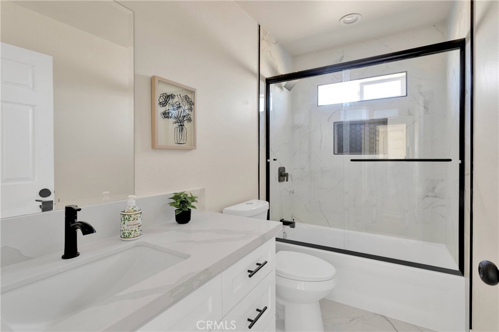 8698 Oakwood Avenue Property Photo 32