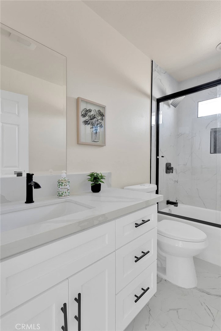 8698 Oakwood Avenue Property Photo 33