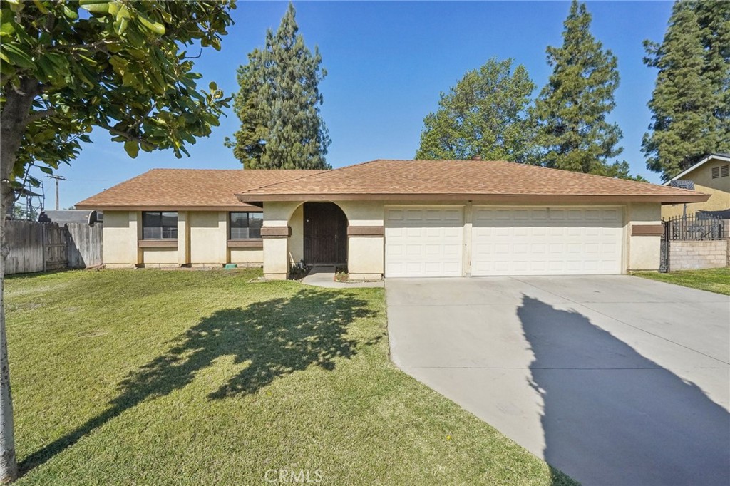 872 S Quince Avenue Property Photo 1