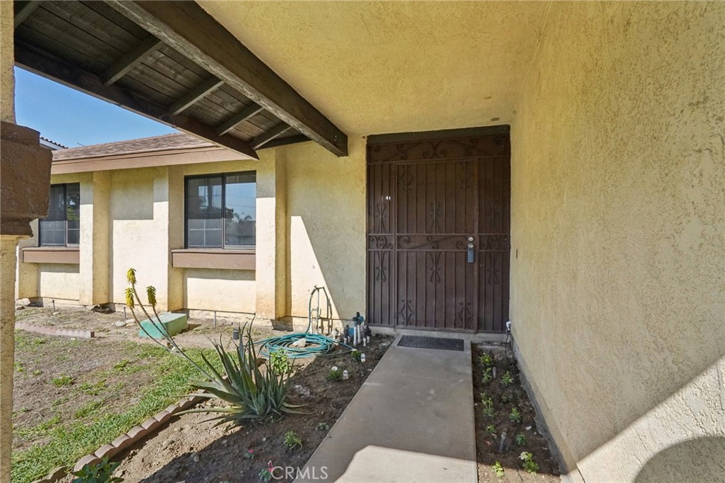 872 S Quince Avenue Property Photo 3
