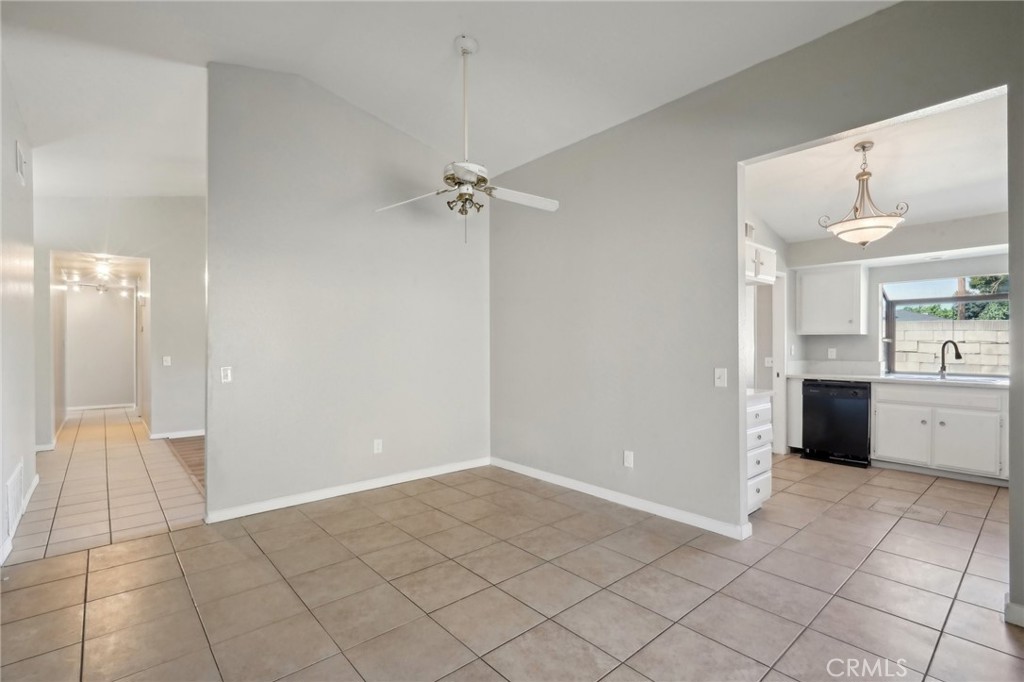 872 S Quince Avenue Property Photo 8