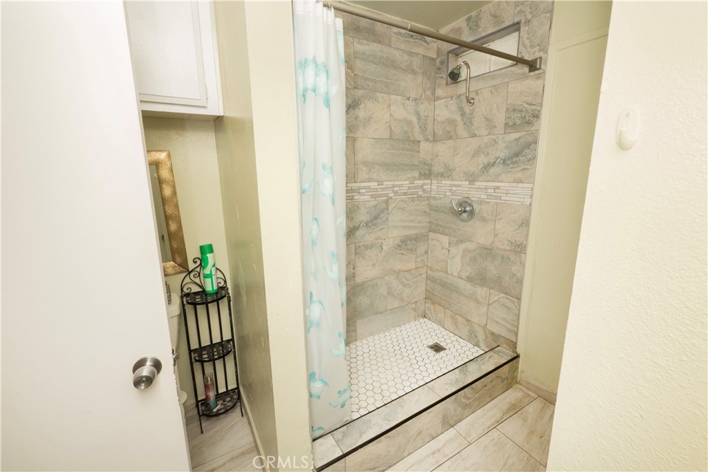 334 S Sycamore Avenue Property Photo 16
