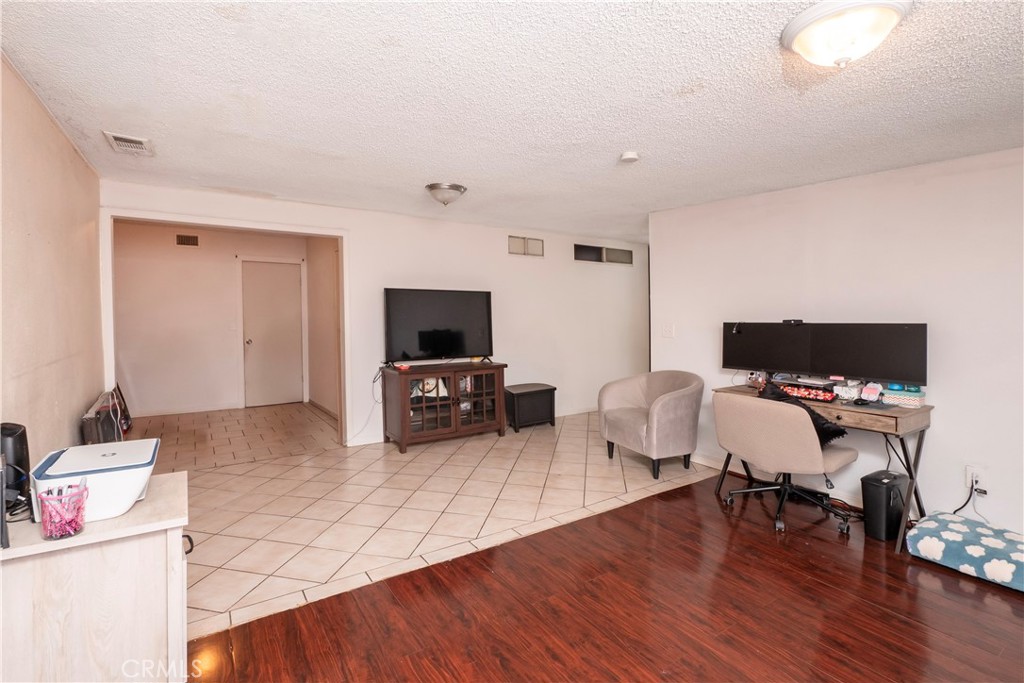 334 S Sycamore Avenue Property Photo 29