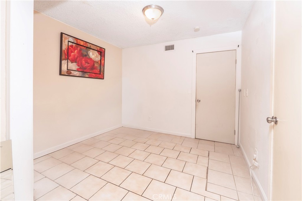 334 S Sycamore Avenue Property Photo 30