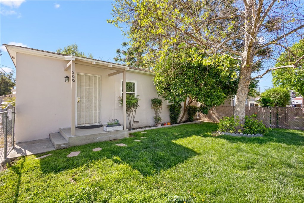 300 W Tujunga Avenue Property Photo 1