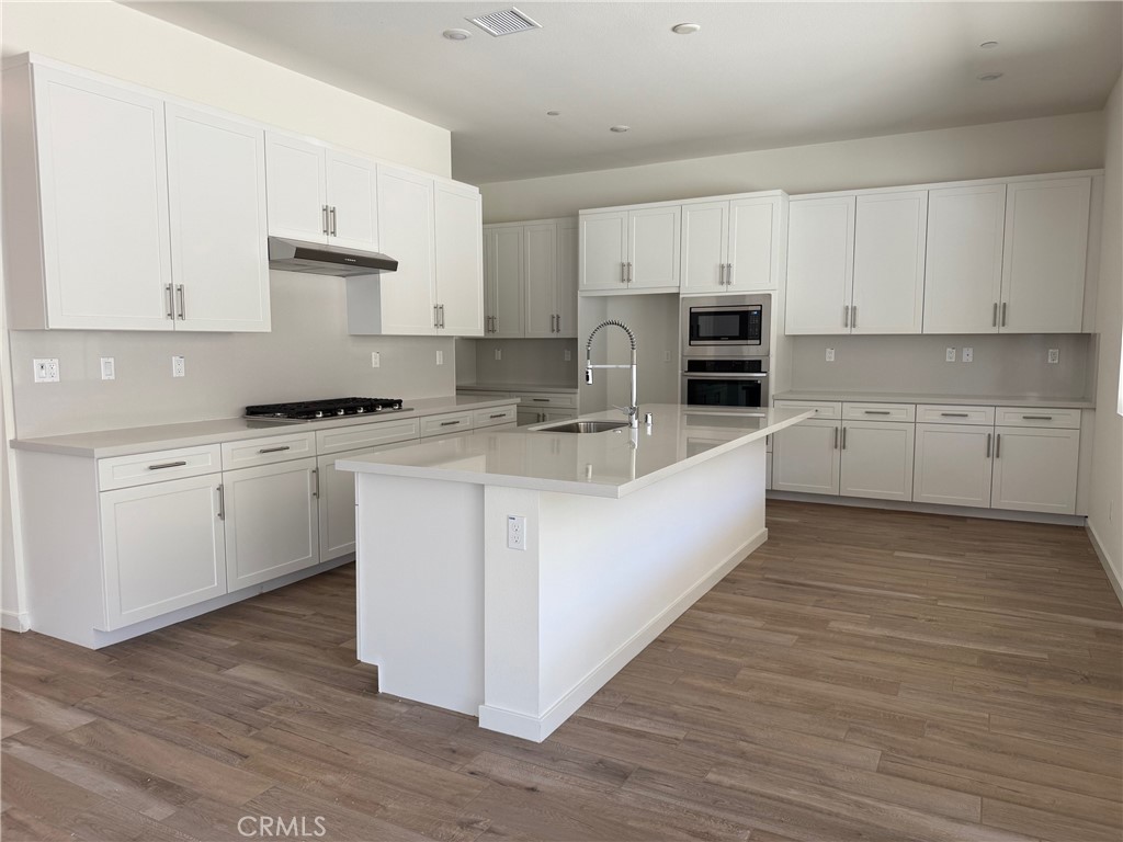 15994 Conservatory Drive Property Photo 3