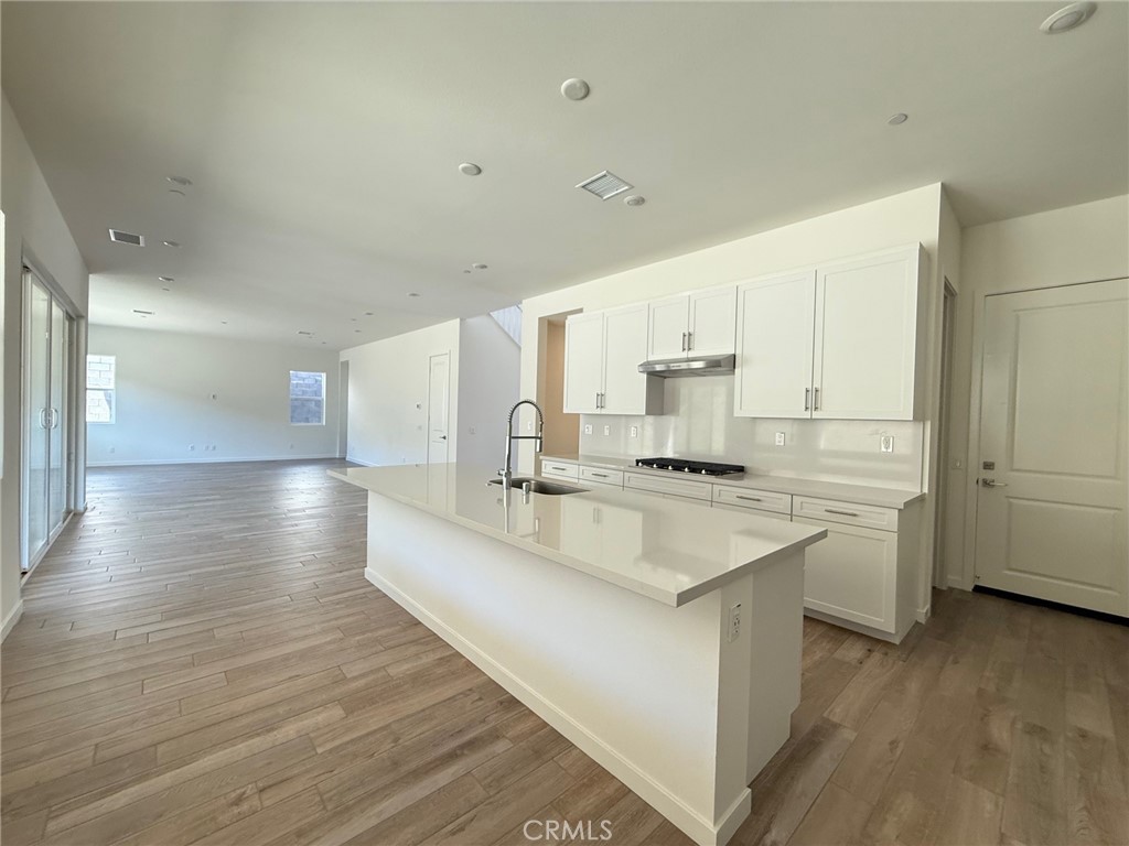 15994 Conservatory Drive Property Photo 4