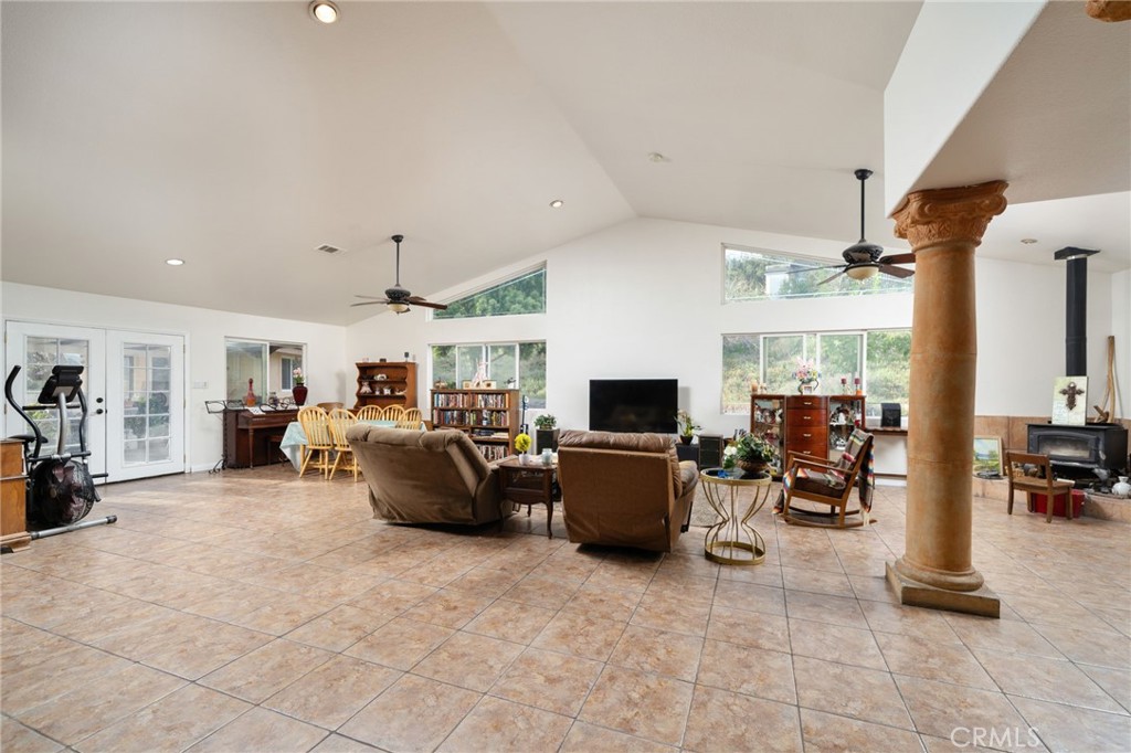 1108 Richmond Hill Court Property Photo 9