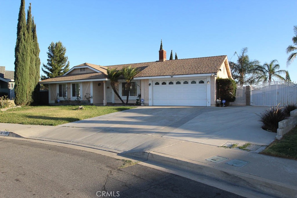 645 W James Street Property Photo 1