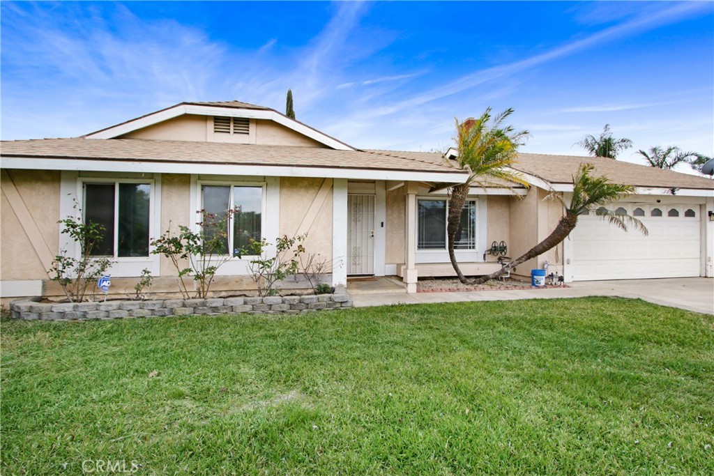 645 W James Street Property Photo 2