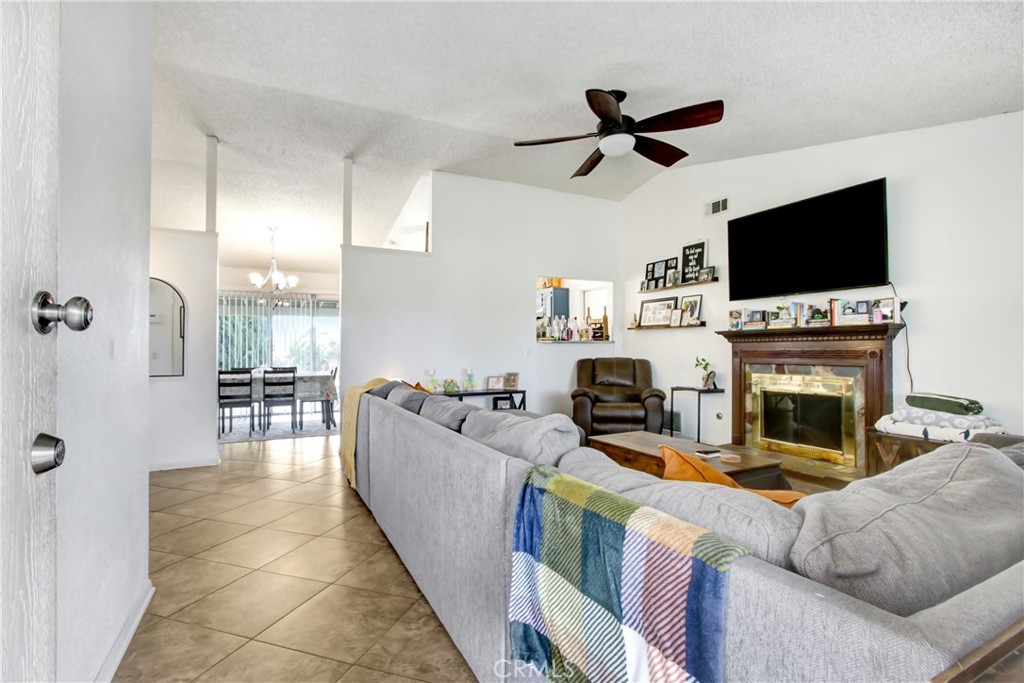 645 W James Street Property Photo 3