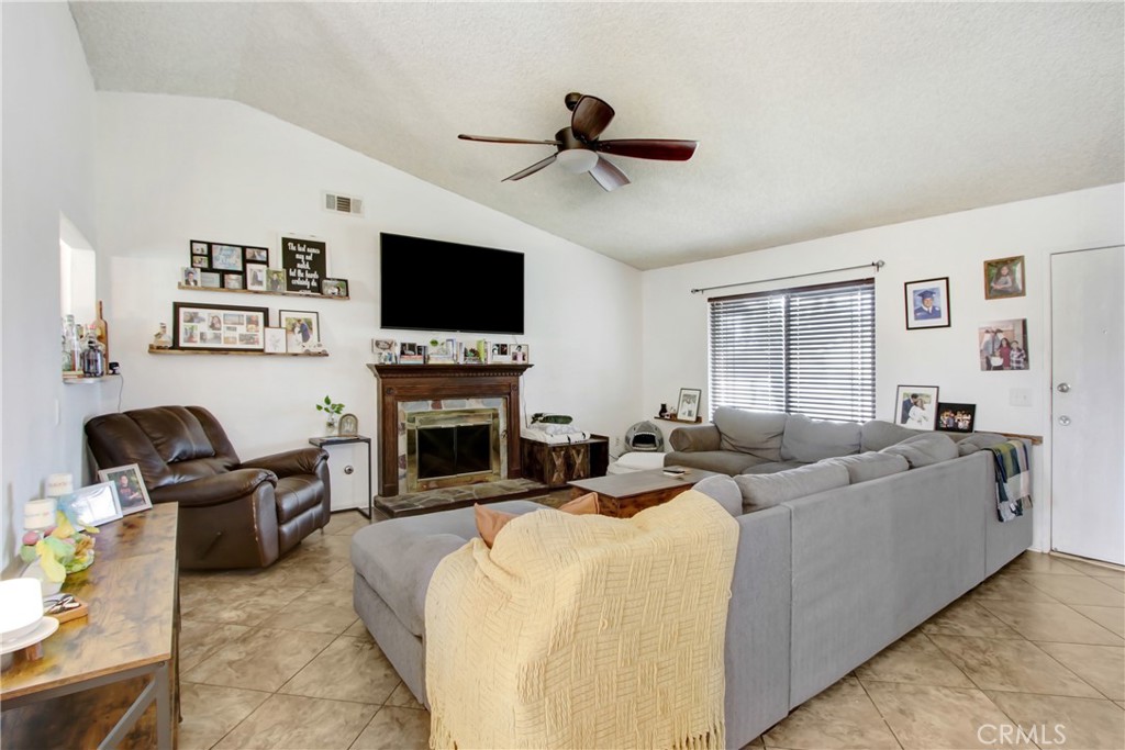 645 W James Street Property Photo 4