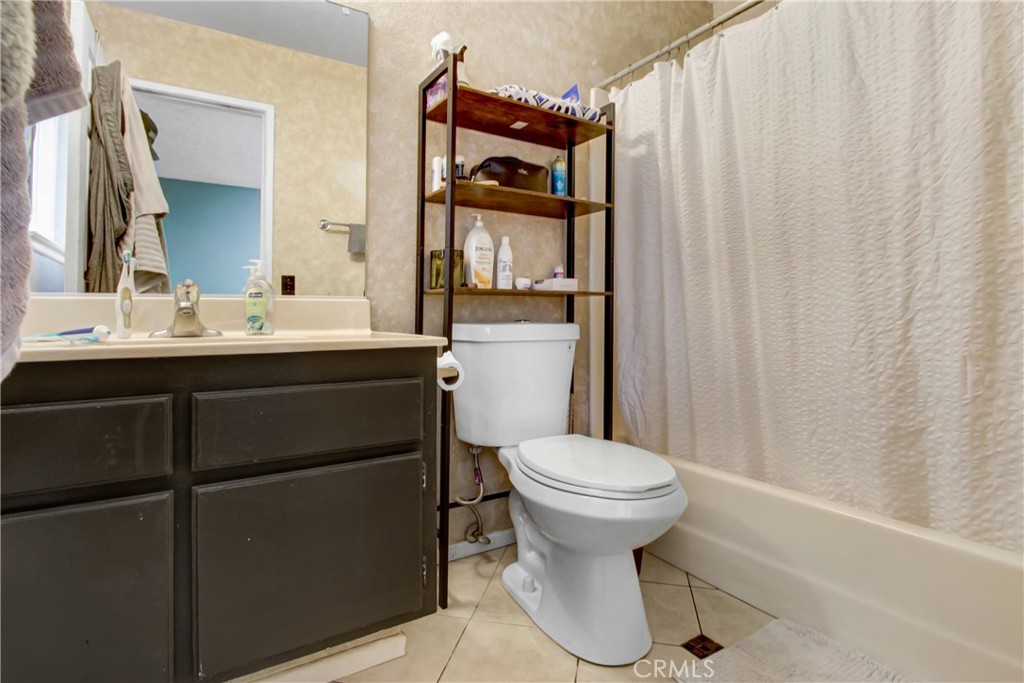 645 W James Street Property Photo 10