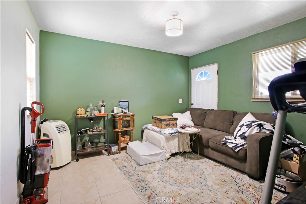 645 W James Street Property Photo 11