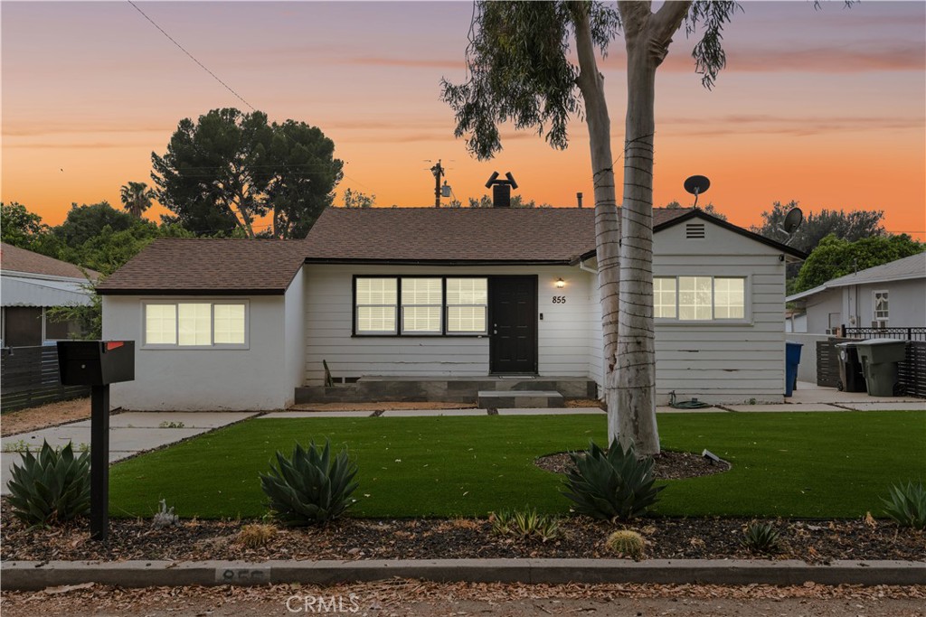 855 W 29th Street Property Photo