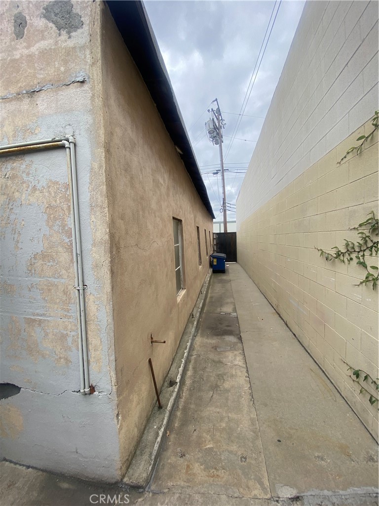 2117 Lemon Street Property Photo 9