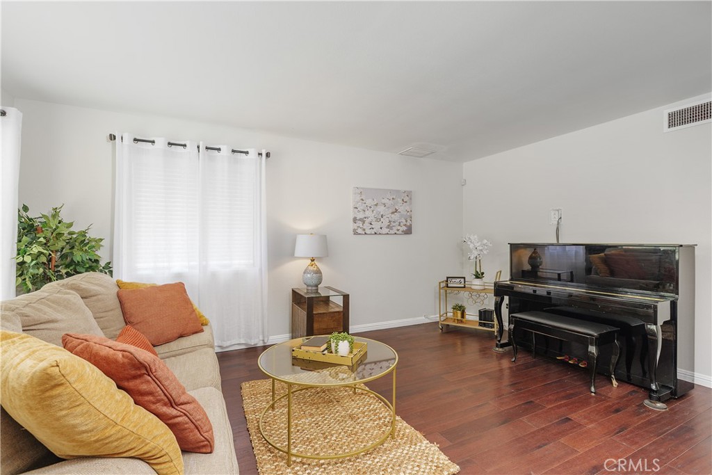 3563 N G Street Property Photo 5