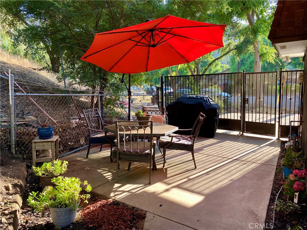 3563 N G Street Property Photo 6